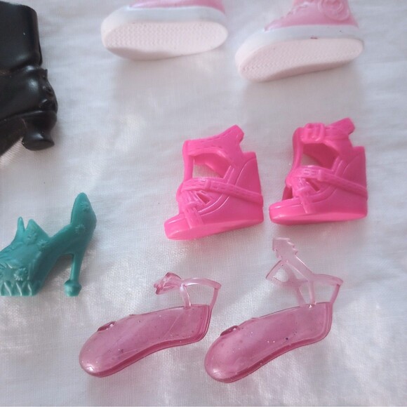 5 Pair Barbie Style Doll Shoes Boots Heels Flats Ballet - Picture 4 of 5